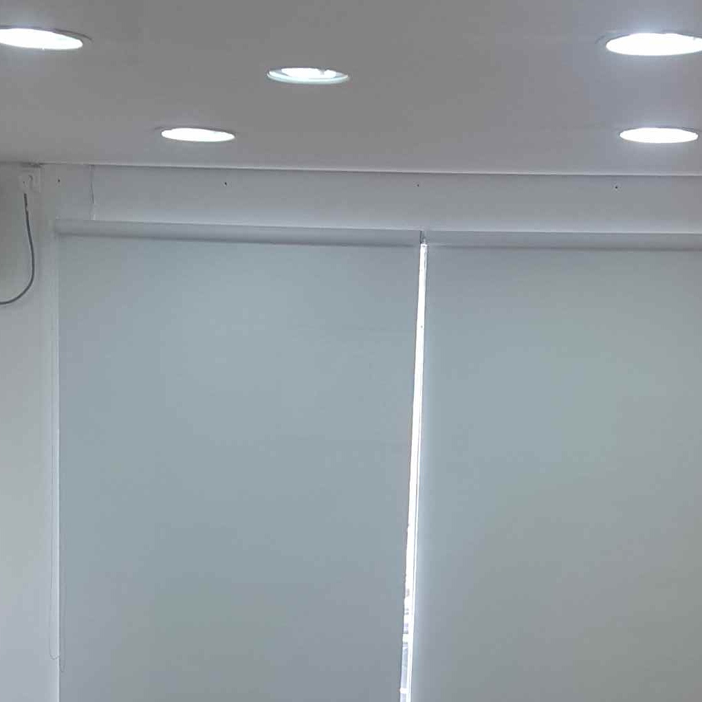 Persianas blackout instaladas em ambiente interno